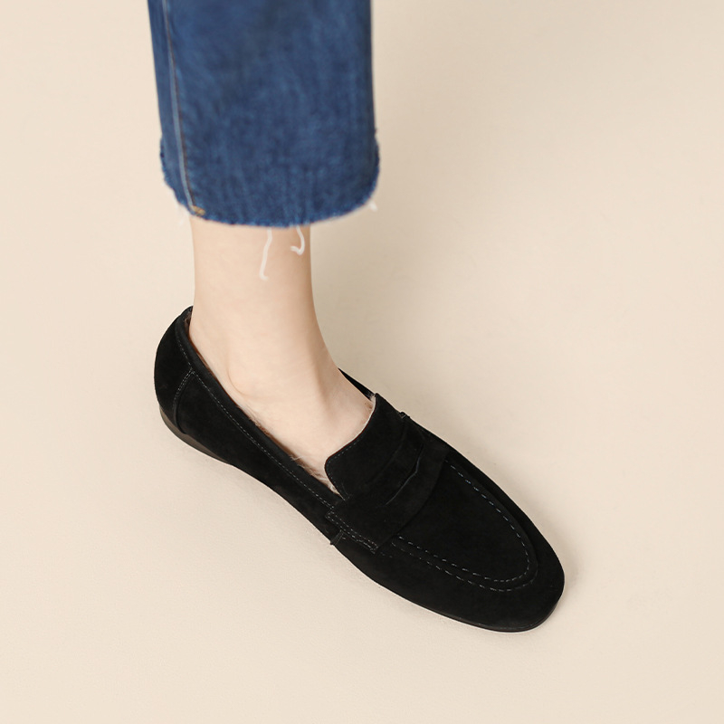 Loafers de damă cu căptușeală din pluș — partea superioară din superfibră, talpă din cauciuc, toc mic