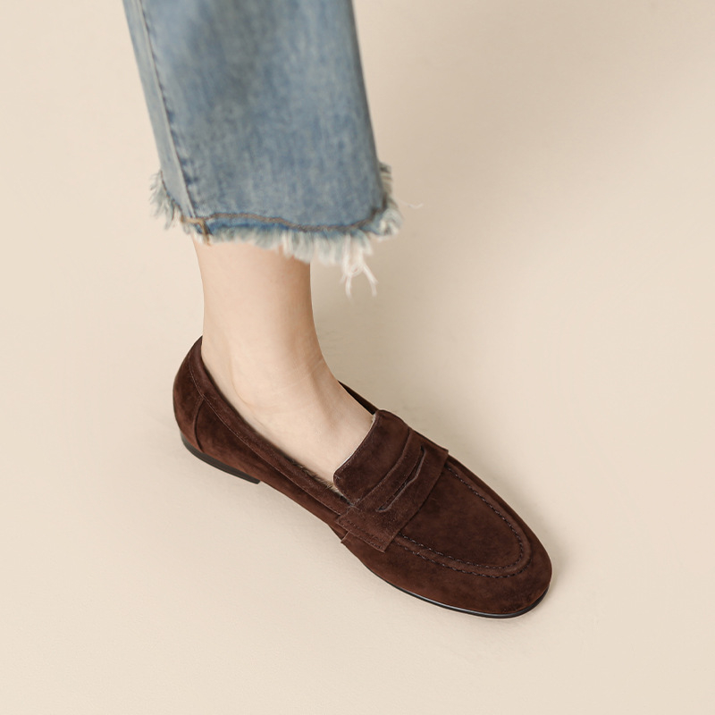 Loafers de damă cu căptușeală din pluș — partea superioară din superfibră, talpă din cauciuc, toc mic