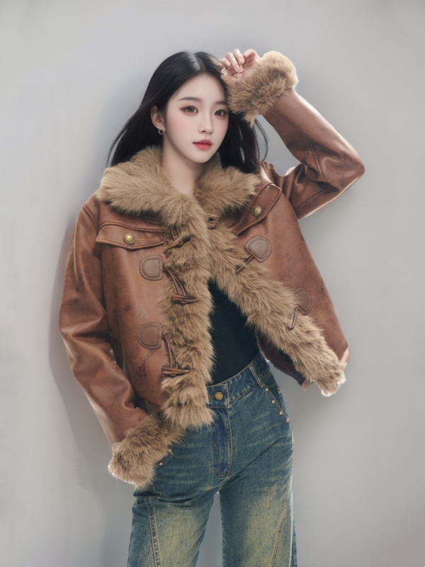 Rövid műszőrmés róka kabát velúr külsővel, hosszú ujjú, gallér típusa: lapel, női téli vise, 2024