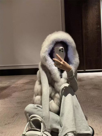 Női műnyúl szőrme mellény kapucnival, ujjtalan, öko-barát szőrme, téli 2024