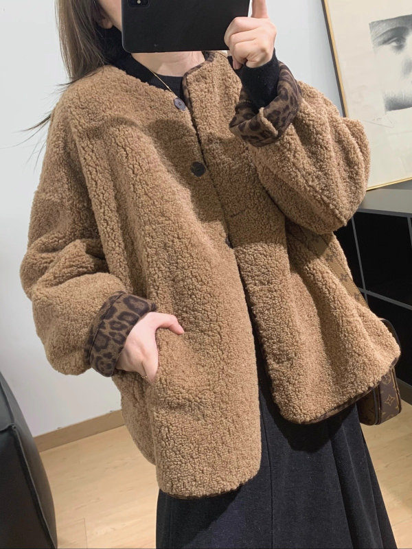 Jakna s leopard uzorkom, široki kroj, debeli materijal, dugi rukavi, okrugli ovratnik