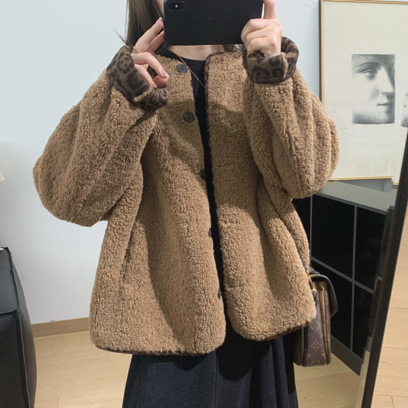 Jakna s leopard uzorkom, široki kroj, debeli materijal, dugi rukavi, okrugli ovratnik