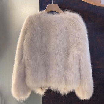 Ženski kratki kaput od umjetne lisice, polo ovratnik, dugi rukavi, podstava od poliestera, sadržaj umjetne krznovine <30%, Chanel inspiriran stil, mali parfem, proljeće 2025 izdanje
