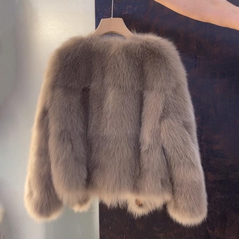Ženski kratki kaput od umjetne lisice, polo ovratnik, dugi rukavi, podstava od poliestera, sadržaj umjetne krznovine <30%, Chanel inspiriran stil, mali parfem, proljeće 2025 izdanje