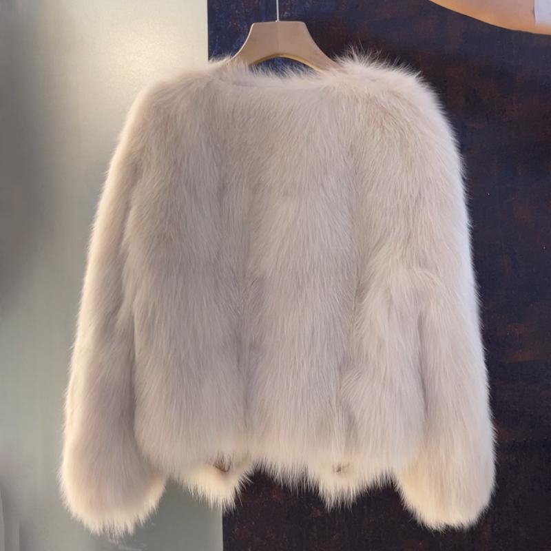 Ženski kratki kaput od umjetne lisice, polo ovratnik, dugi rukavi, podstava od poliestera, sadržaj umjetne krznovine <30%, Chanel inspiriran stil, mali parfem, proljeće 2025 izdanje