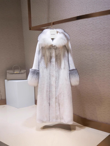 Παλτό γούνας με κουκούλα – συνθετική γούνα, μακρύ μήκος, μανίκια καμπάνα, Χειμώνας 2025, μάρκα Xue feina