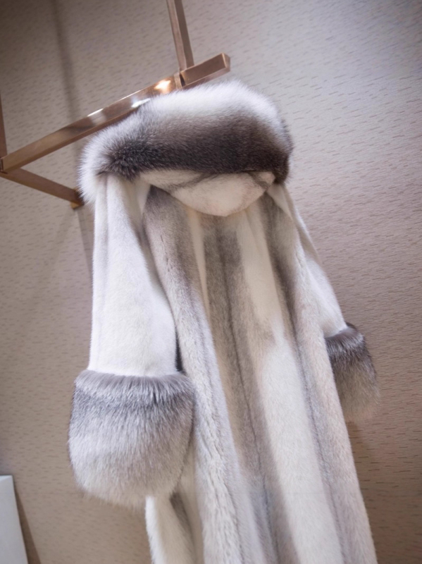 Παλτό γούνας με κουκούλα – συνθετική γούνα, μακρύ μήκος, μανίκια καμπάνα, Χειμώνας 2025, μάρκα Xue feina