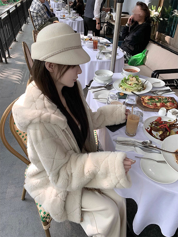 Дамско палто с качулка от полиестер, патчворк дизайн, свободен силует, средна дължина, цип отпред