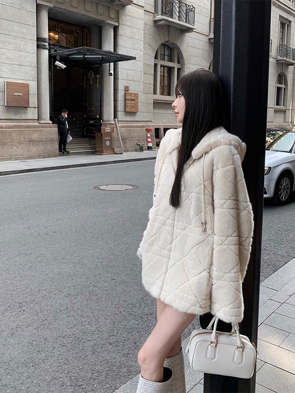 Дамско палто с качулка от полиестер, патчворк дизайн, свободен силует, средна дължина, цип отпред