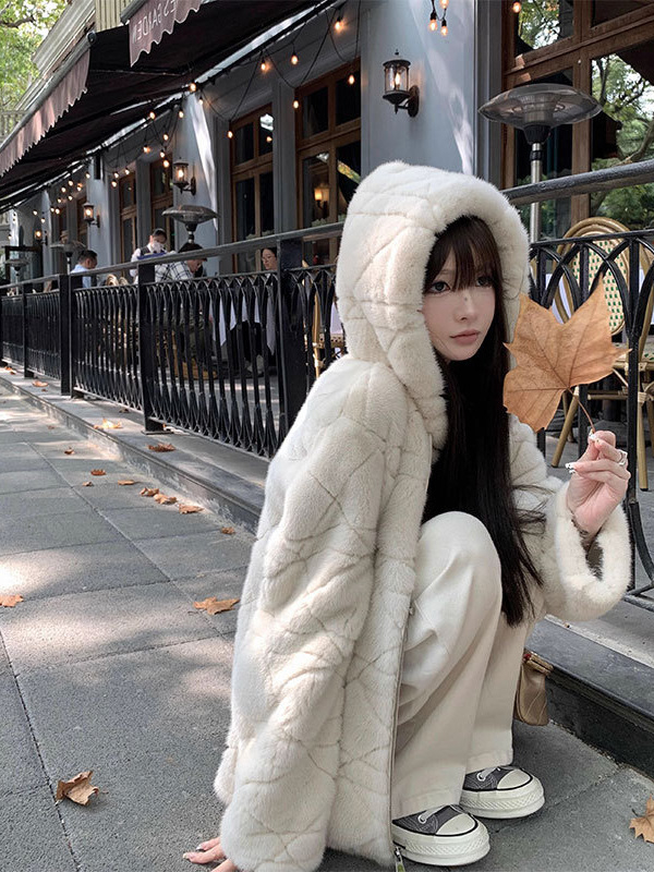 Дамско палто с качулка от полиестер, патчворк дизайн, свободен силует, средна дължина, цип отпред