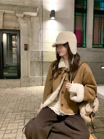 Jakna A-linije, kratka, uzor mašne, stojeći ovratnik, 95% poliester, dugi rukavi