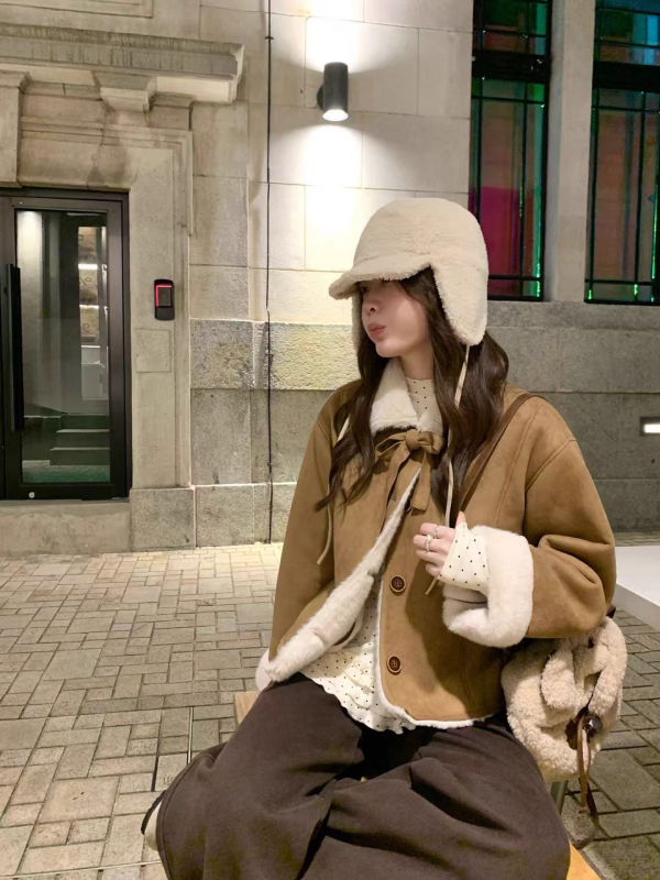 Jakna A-linije, kratka, uzor mašne, stojeći ovratnik, 95% poliester, dugi rukavi