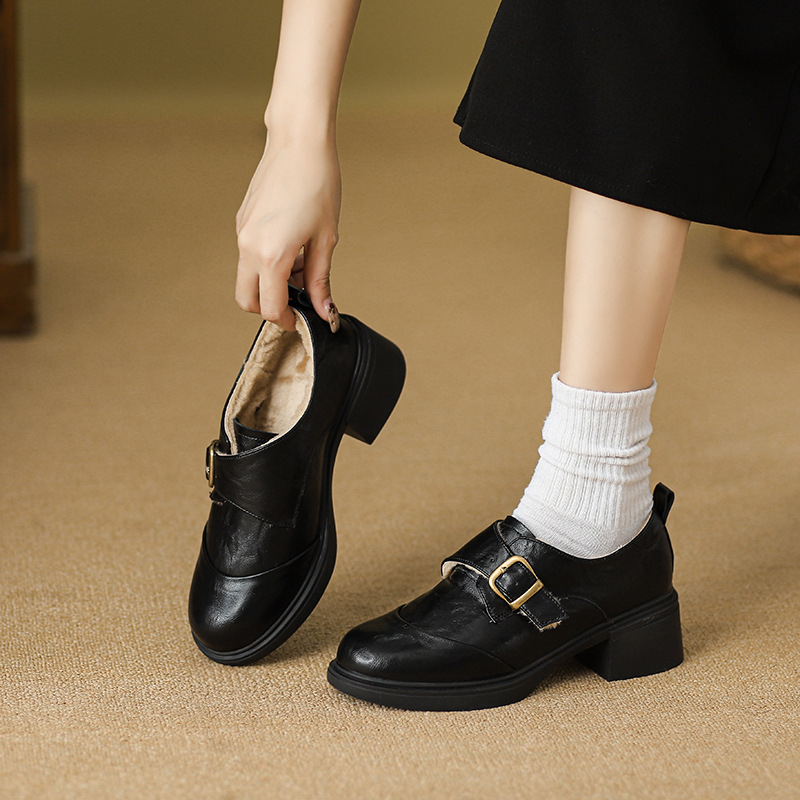 Дамски ретро лофери с кръгъл нос (подплата от полар; средна височина на тока; каишка с катарама; британски стил)