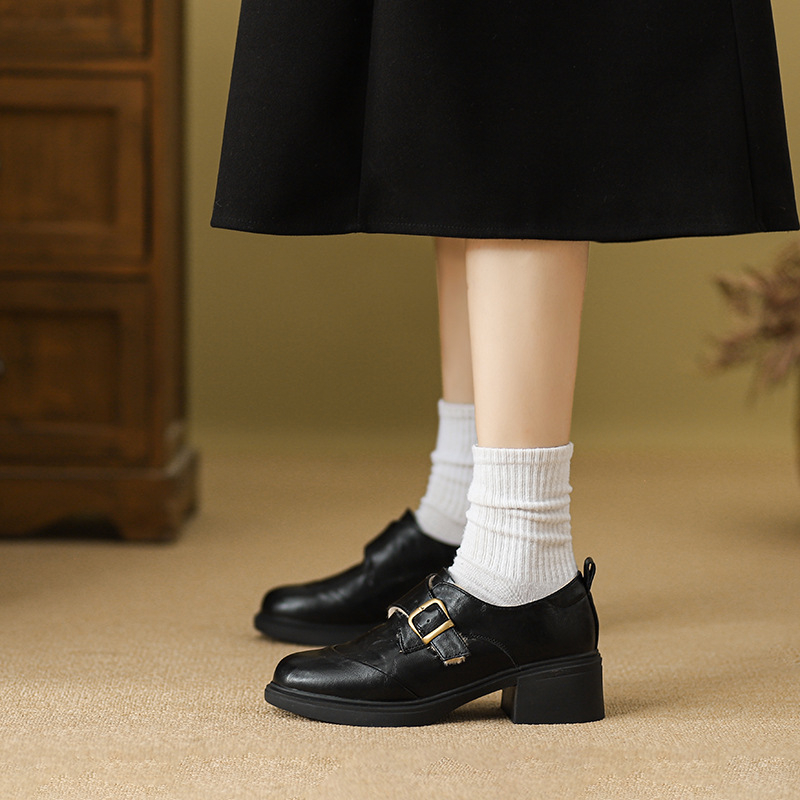 Дамски ретро лофери с кръгъл нос (подплата от полар; средна височина на тока; каишка с катарама; британски стил)