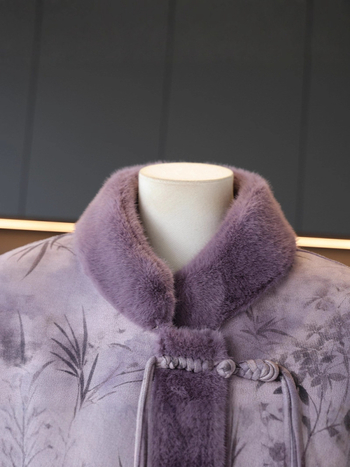 Divpusējs mākslīgās kažokādas mētelis nobriedušām sievietēm, ziemas ārējais apģērbs ar augu un ziedu rakstu, poliestera audums (>95%)