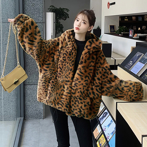 Ženska jakna s leopard printom od umjetnog krzna, baseball stil, podstava od mink krzna, uskog kroja