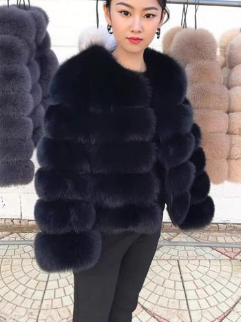 Kopott rövid műszőrme róka patchwork kabát, hercegnő-stílus, környezetbarát szőrme, acetát rost 90–95%, gallér nélküli, hosszú ujjú, téli 2025