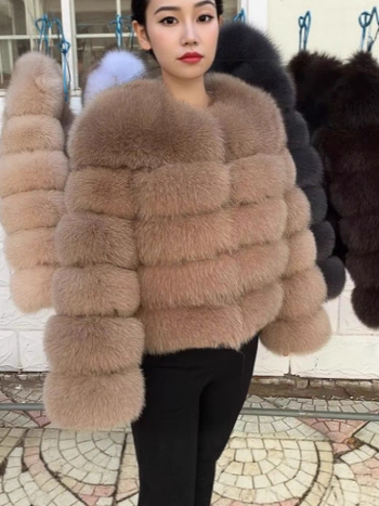Kopott rövid műszőrme róka patchwork kabát, hercegnő-stílus, környezetbarát szőrme, acetát rost 90–95%, gallér nélküli, hosszú ujjú, téli 2025