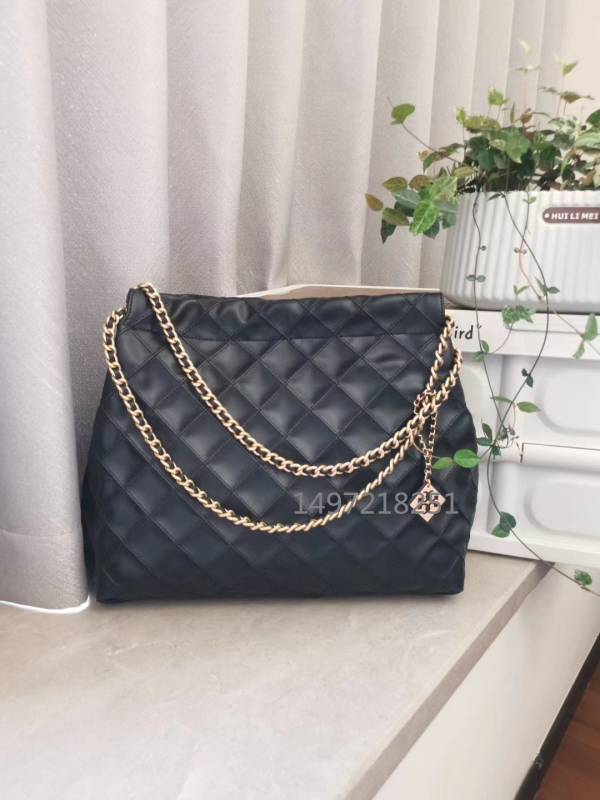 FLEMING TOTE kott lambanahast ärireiside jaoks, horisontaalne ruudukujuline kuju, kanvas vooder, sisemine ID tasku ja tõmblukuga tasku