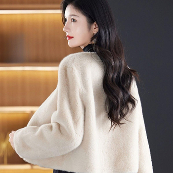 Jachetă pentru femei din blană artificială, decolteu în V, mâneci lungi, material principal: blană artificială; material secundar: catifea întoarsă