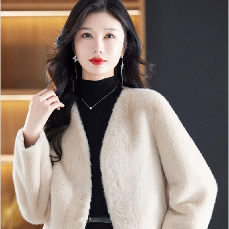 Jachetă pentru femei din blană artificială, decolteu în V, mâneci lungi, material principal: blană artificială; material secundar: catifea întoarsă