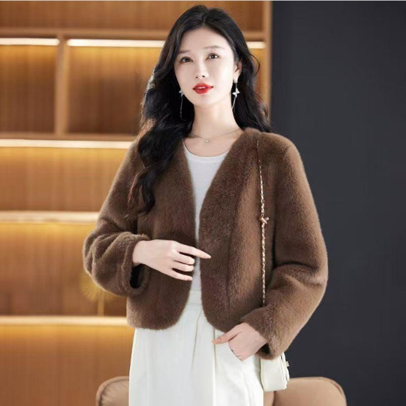 Jachetă pentru femei din blană artificială, decolteu în V, mâneci lungi, material principal: blană artificială; material secundar: catifea întoarsă