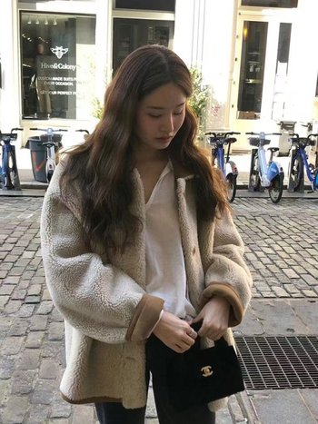 Palton reversibil lejer pentru femei, din lână de miel, cu guler lapel, lungime medie, mâneci lungi, material poliester, Iarna 2025