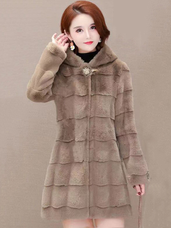 Дамско палто от изкуствена норка, средна дължина, качулка, екологично чист плат; основен материал: акрилни влакна (50–70%), вторичен: памук (<30%)