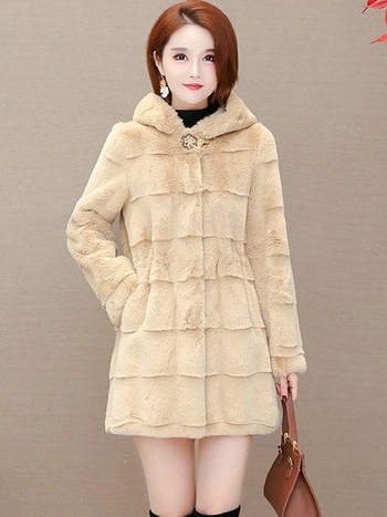 Дамско палто от изкуствена норка, средна дължина, качулка, екологично чист плат; основен материал: акрилни влакна (50–70%), вторичен: памук (<30%)