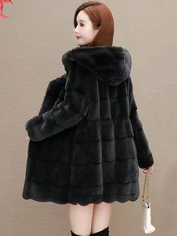 Дамско палто от изкуствена норка, средна дължина, качулка, екологично чист плат; основен материал: акрилни влакна (50–70%), вторичен: памук (<30%)