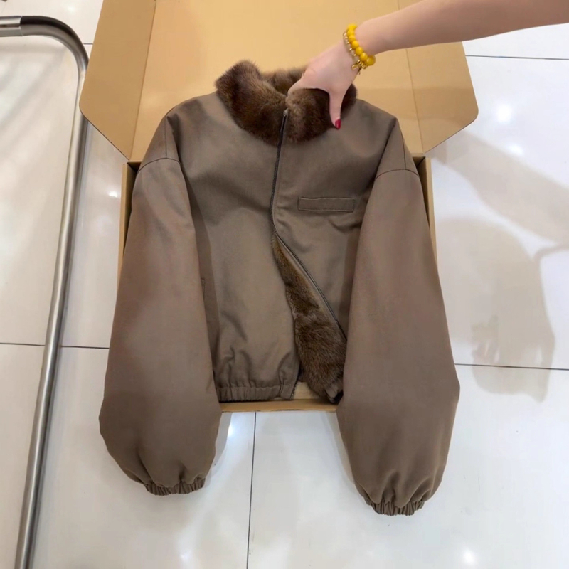 Parka s lažnim mink krznom za žene, zima 2025, kratki model, dugi rukavi, polo ovratnik, poliester tkanina