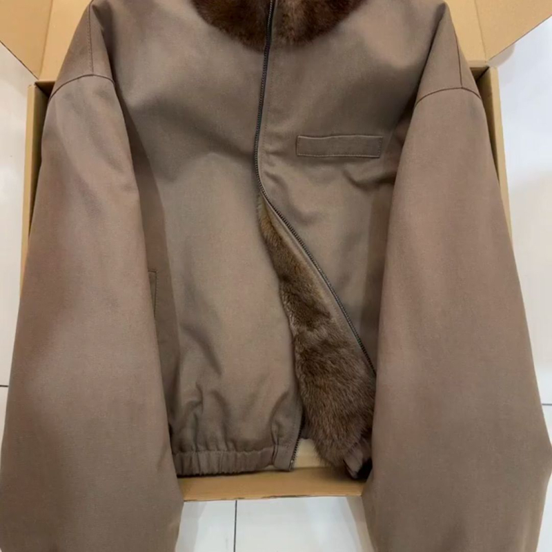 Parka s lažnim mink krznom za žene, zima 2025, kratki model, dugi rukavi, polo ovratnik, poliester tkanina