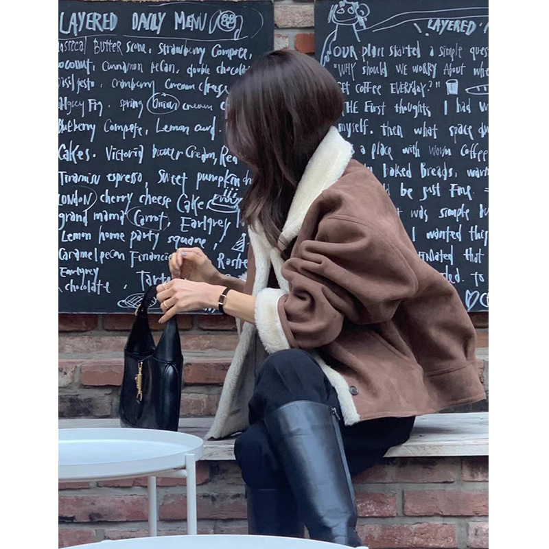 Jakna od suede kože s integriranim ovčjim krznom, kapuljača, dugi rukavi, debela