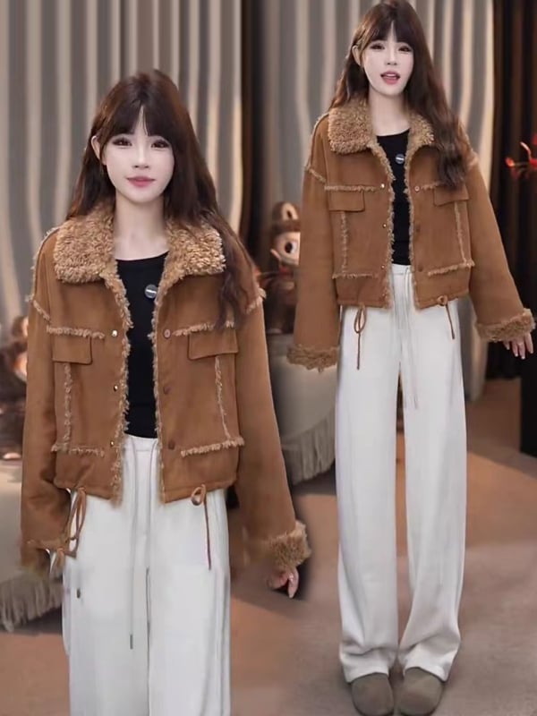 Geacă scurtă din velur plușat, cu rever din lână de miel — amestec poliester-elastan 30–50%, croială lejeră, guler polo, glugă, mâneci lungi, lungime 50–65 cm