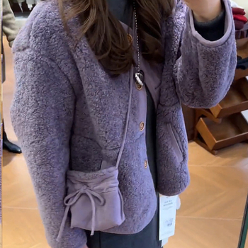 Geacă de damă din Chenille cu elastan, croială lejeră, guler polo, buzunare cu nasturi