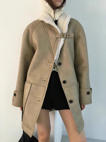 Jachetă din piele cu shearling integrat – guler rever, lungă, croială lejeră, pentru femei, iarnă 2024