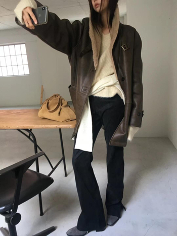 Jachetă din piele cu shearling integrat – guler rever, lungă, croială lejeră, pentru femei, iarnă 2024