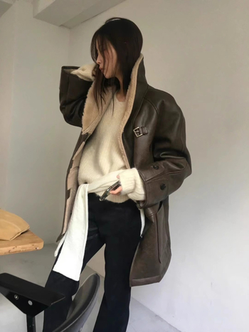 Jachetă din piele cu shearling integrat – guler rever, lungă, croială lejeră, pentru femei, iarnă 2024