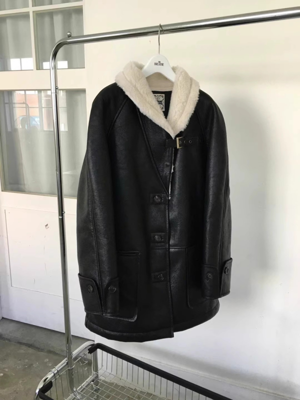 Jachetă din piele cu shearling integrat – guler rever, lungă, croială lejeră, pentru femei, iarnă 2024