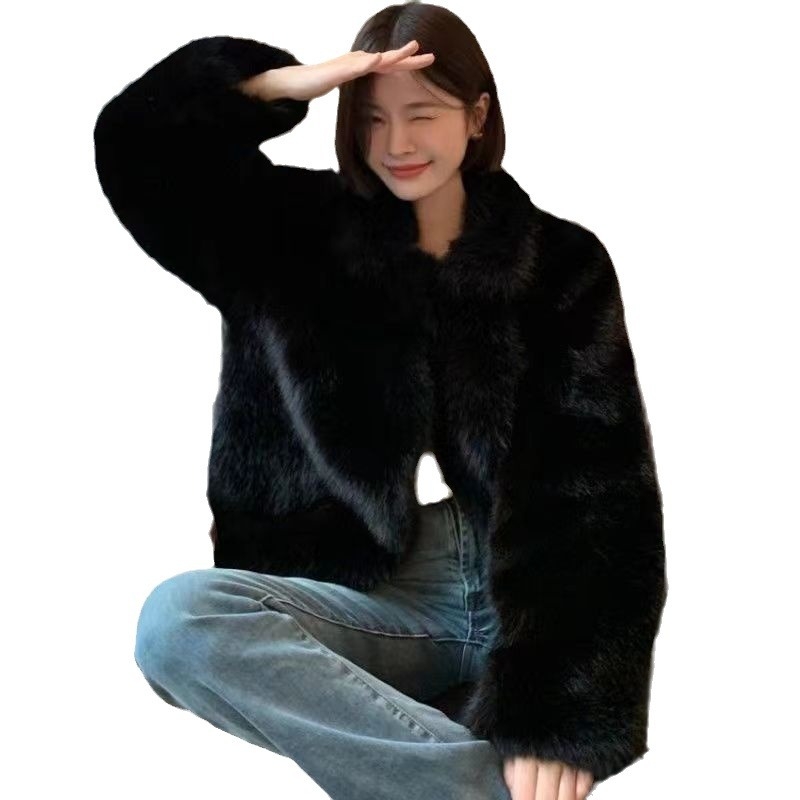 Palton damă din blană artificială, lungime medie, guler înalt din blană de vulpe, croială lejeră