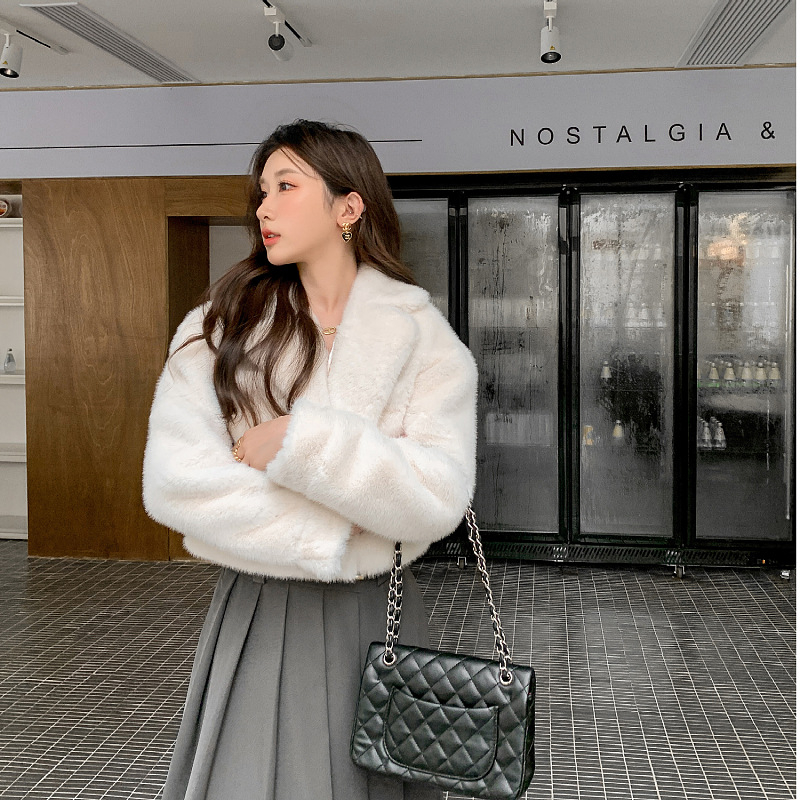 Palton feminin din blană artificială Chevina, guler în stil costum, mâneci lungi, stil street hipster, iarnă 2025