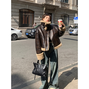 Palton cu blană integrată, guler înalt, fermoar, lungime scurtă, croială lejeră