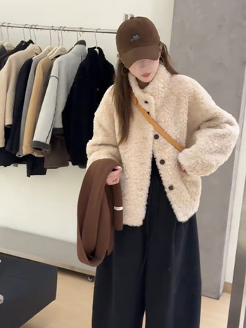 Korejski stil vintage kaput od lažne ovčje dlake za žene, jesen-zima 2025, elegantan i svestran