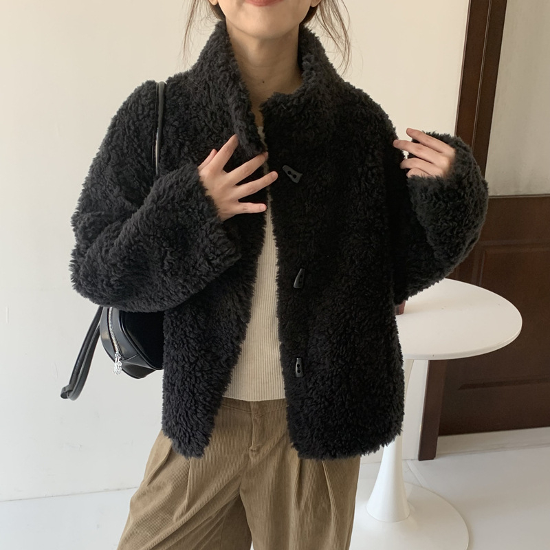 Ženski kaput od shearling ovčje vune, korejskog stila, zima 2025, kratka duljina, stojeći ovratnik