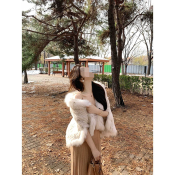 Pelerină din blană de vulpe, guler de blană, mâneci în stil bat, guler înalt (blană naturală)