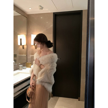 Pelerină din blană de vulpe, guler de blană, mâneci în stil bat, guler înalt (blană naturală)