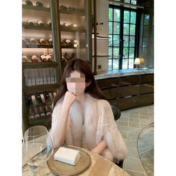 Pelerină din blană de vulpe, guler de blană, mâneci în stil bat, guler înalt (blană naturală)