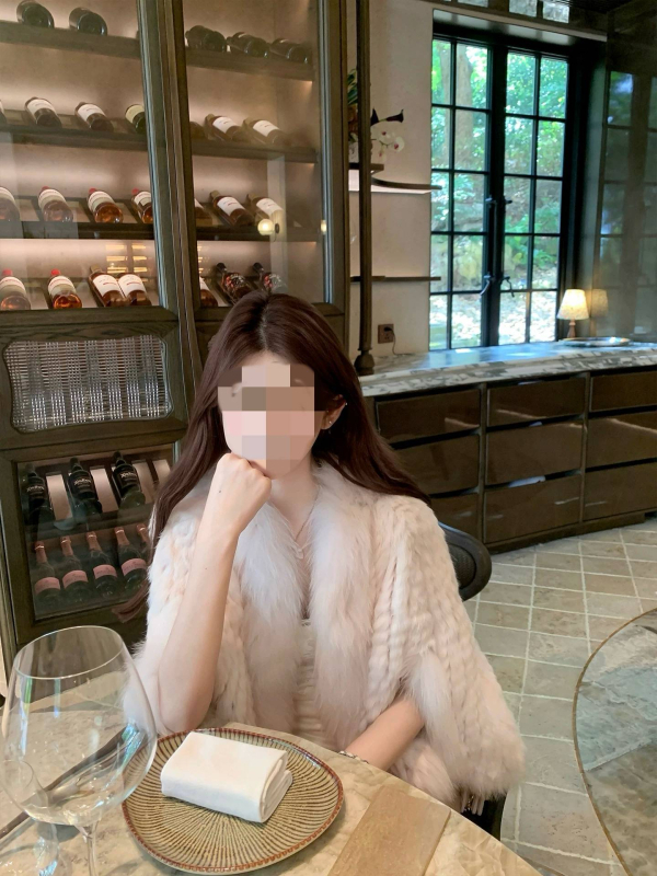 Pelerină din blană de vulpe, guler de blană, mâneci în stil bat, guler înalt (blană naturală)