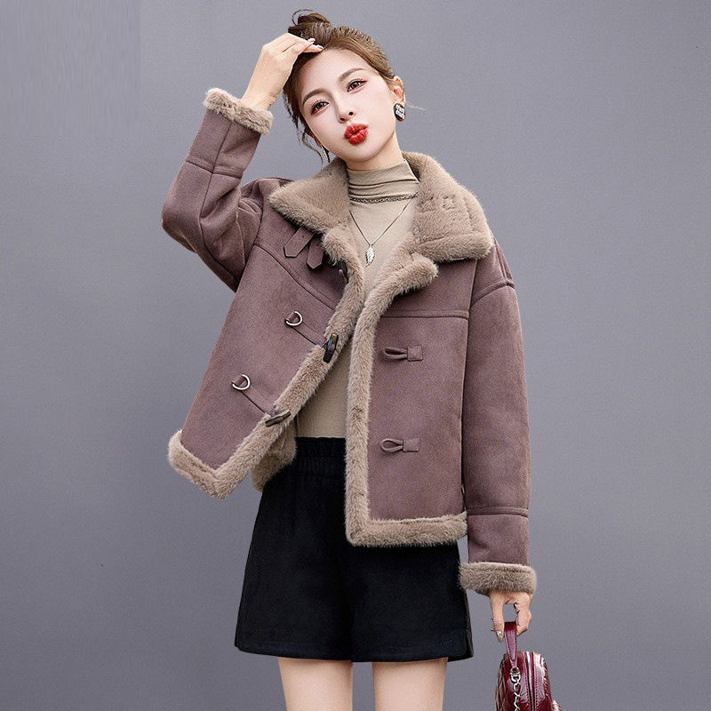 Jakna od deerskin velura, debela, polo ovratnik, jednoredno kopčanje, duljina 50–65 cm