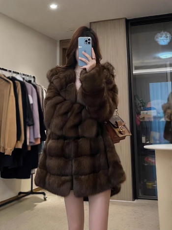 Palton din blană artificială pentru femei, glugă, lungime medie, mâneci raglan, stil britanic – iarna 2025